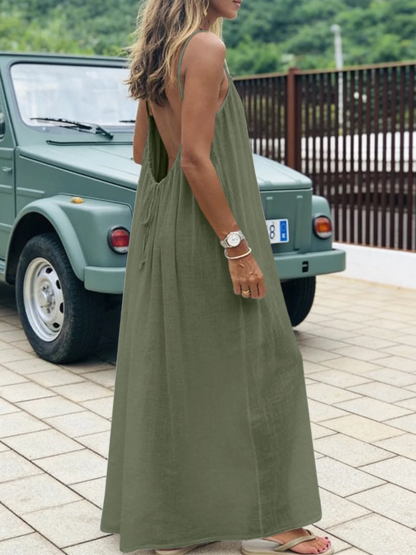 La Câline – Das rückenfreie Sommerkleid für mühelose Eleganz