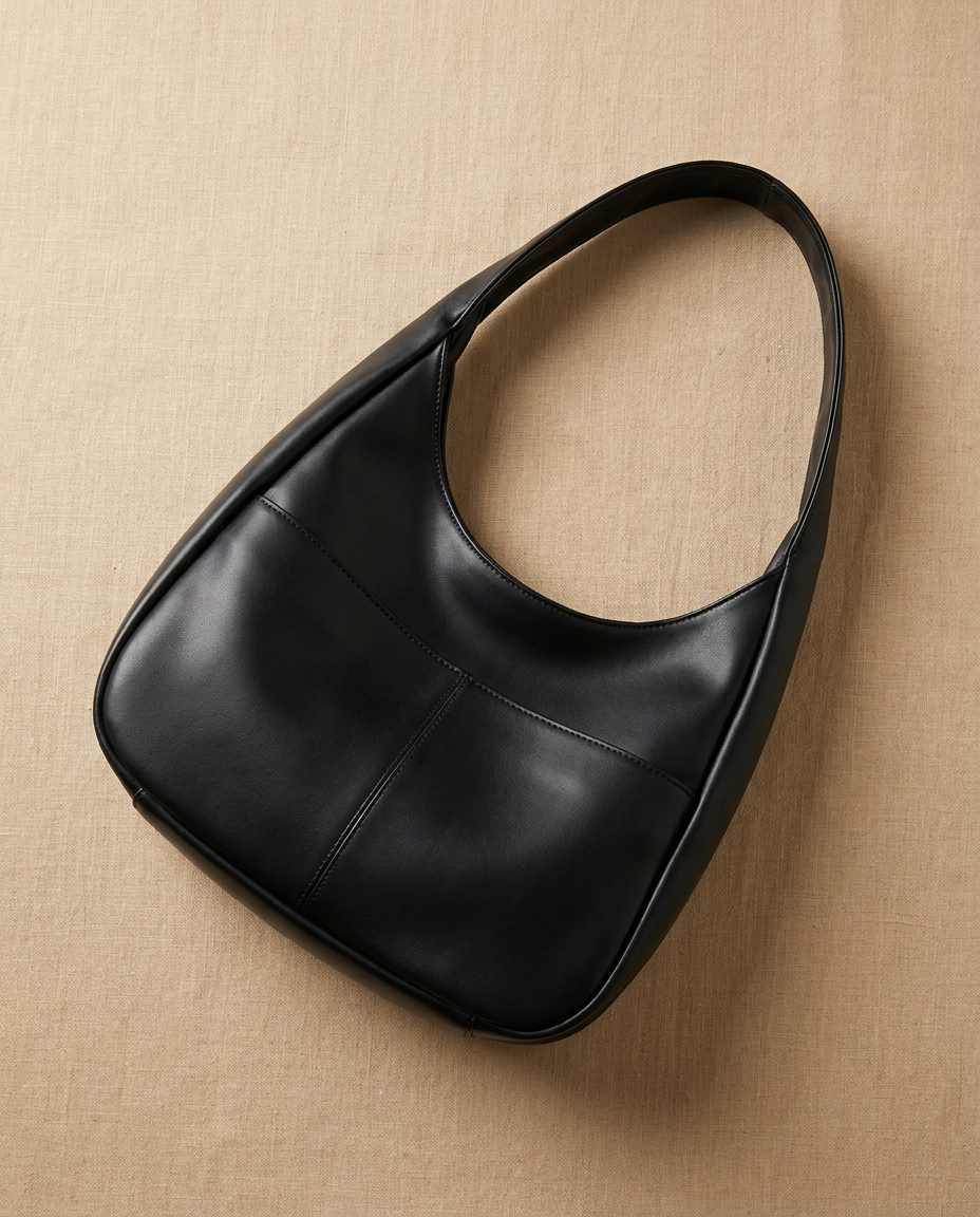 Halvora Hobo-Schultertasche in Schwarz, Flatlay-Detailansicht von oben
