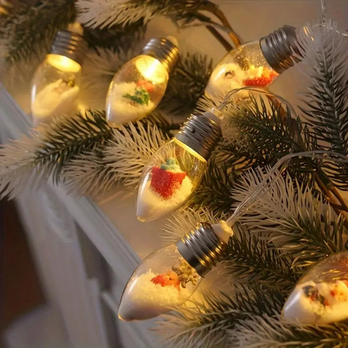 GlowBall – LED-Lichterkette mit Weihnachtsfiguren