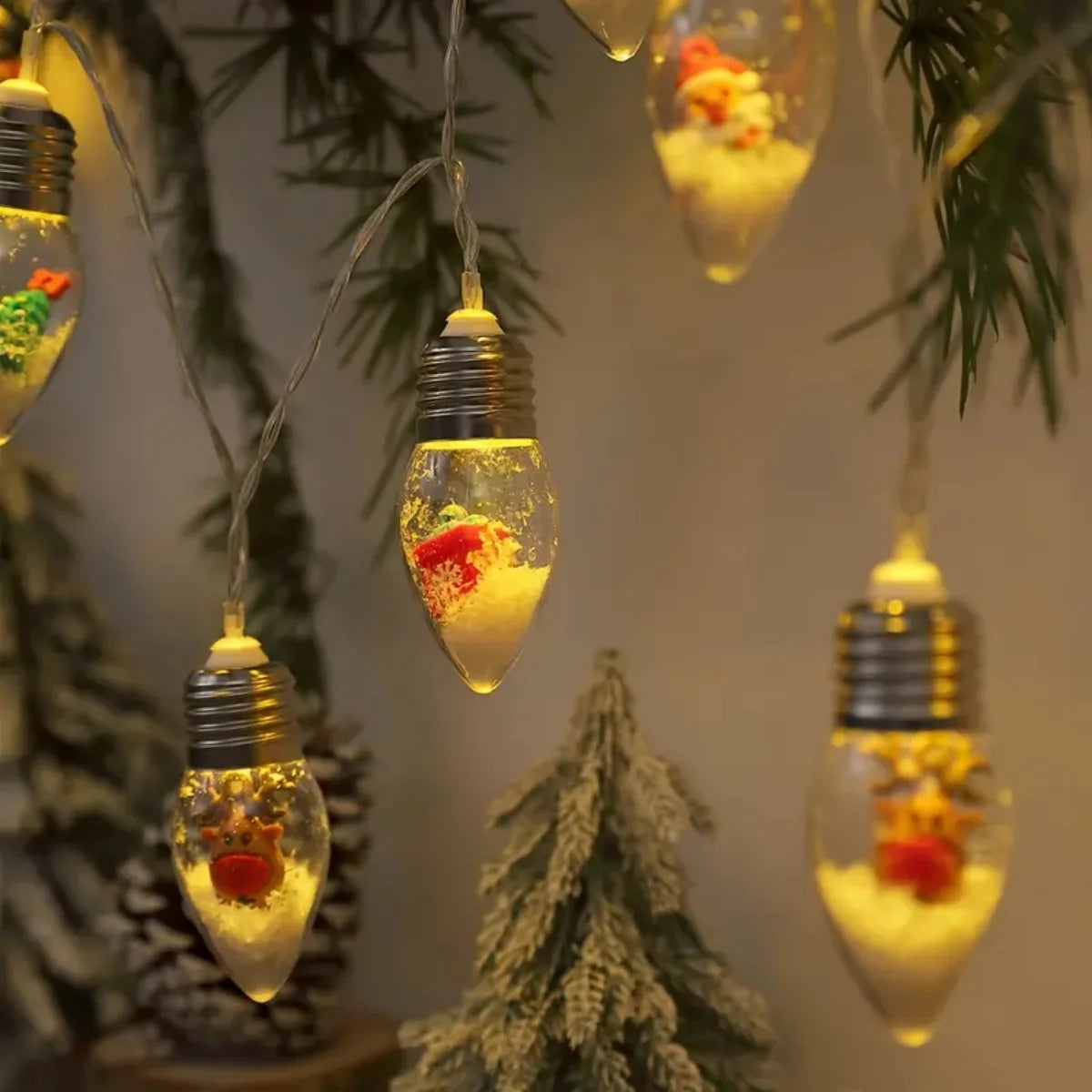 GlowBall – LED-Lichterkette mit Weihnachtsfiguren