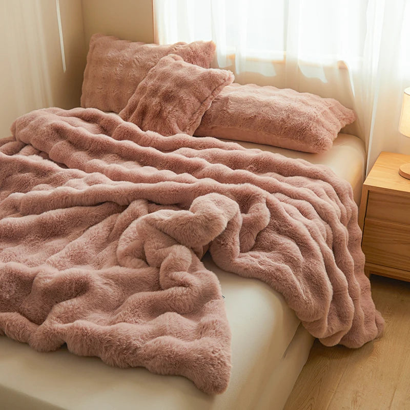 Kuschela – Flauschige Wohndecke aus Kunstfell