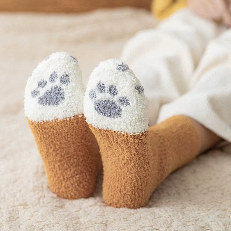 Flauschige Katzenpfoten-Socken