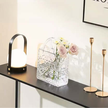 Vase de Luxe – Designer Handtaschen-Vase aus Glas