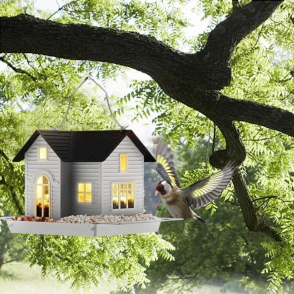 SolarCottage – Beleuchtetes Vogelhaus & Futterstation