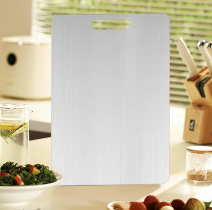 Beidseitig verwendbares Schneidebrett aus Edelstahl