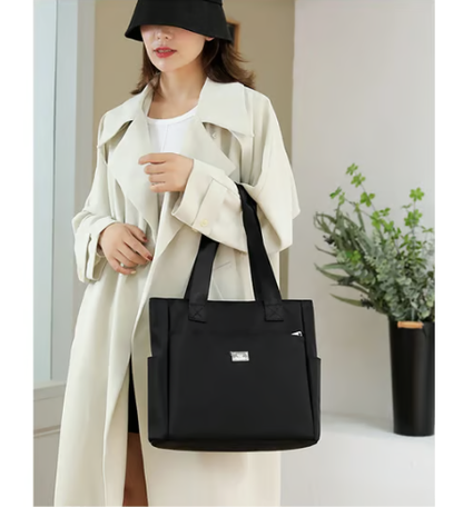 Wasserabweisende Umhängetasche mit mehreren Fächern