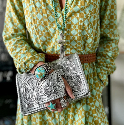 Silver Flower Dance - Clutch im westlichen Stil
