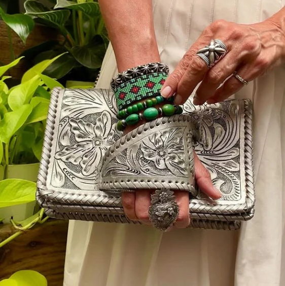 Silver Flower Dance - Clutch im westlichen Stil