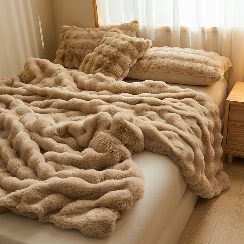 Kuschela – Flauschige Wohndecke aus Kunstfell