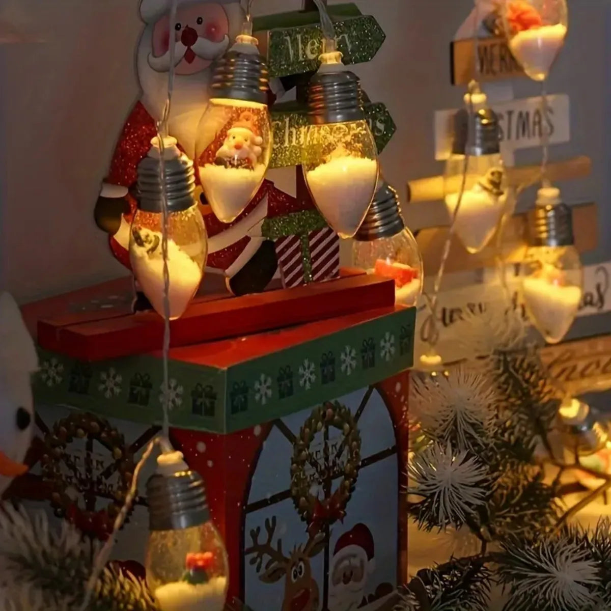 GlowBall – LED-Lichterkette mit Weihnachtsfiguren