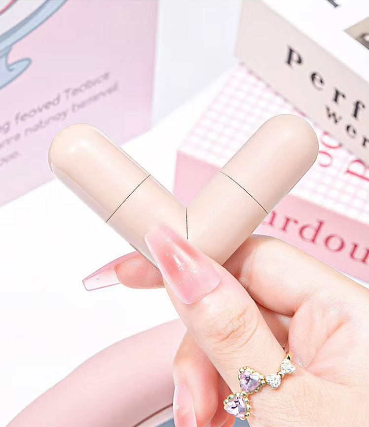 Der ultimative Eyeliner-Stempel: Perfekte Wings in Sekunden