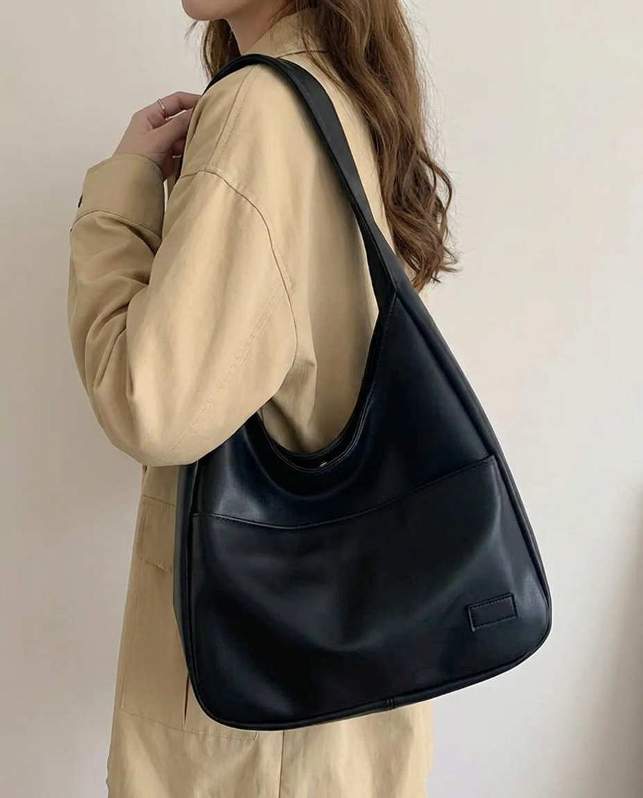 Halvora Hobo-Schultertasche in Schwarz aus veganem Leder