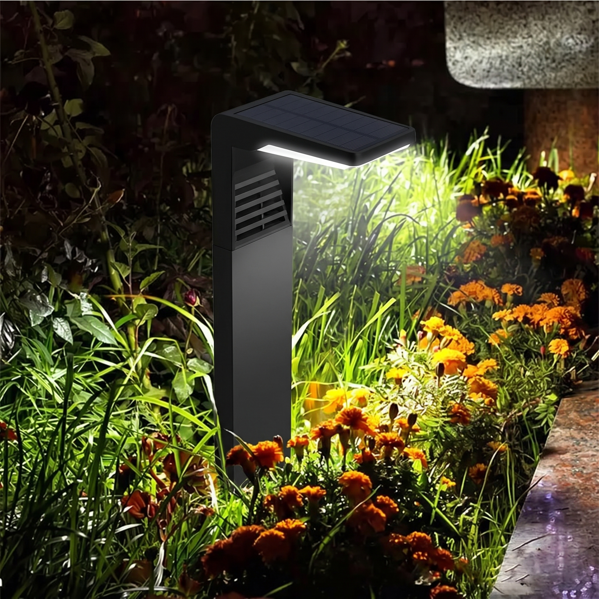 Lumeva Solar-Wegeleuchte Bodenmontage im Blumenbeet